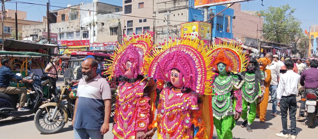 रंगयात्रा ने शहरवासियों को किया अचंभित